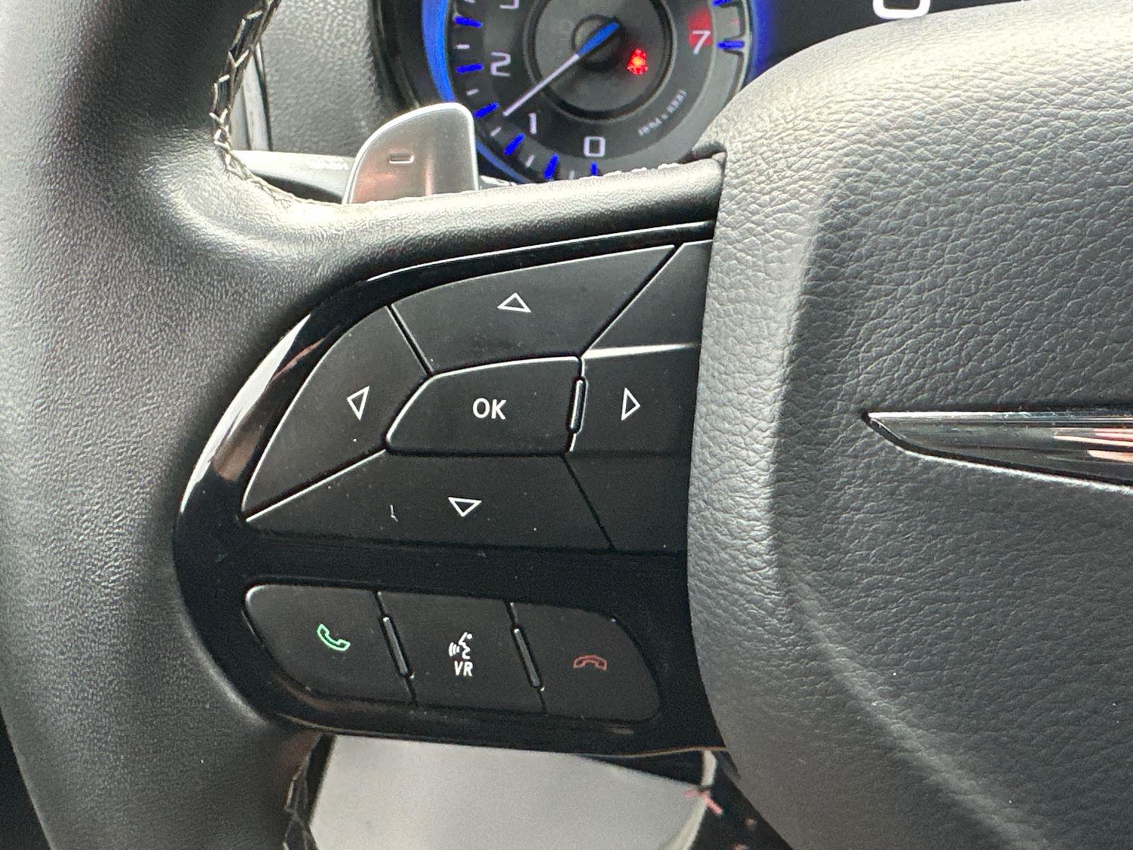 2020 Chrysler 300 photo 10