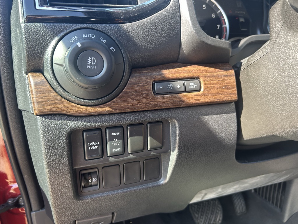 2020 Nissan Titan Platinum Reserve photo 11