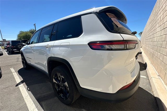 2023 Jeep Grand Cherokee Altitude photo 3