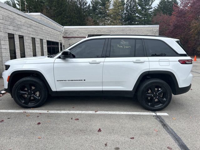 2023 Jeep Grand Cherokee Limited photo 2