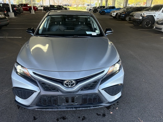 2021 Toyota Camry SE photo 2