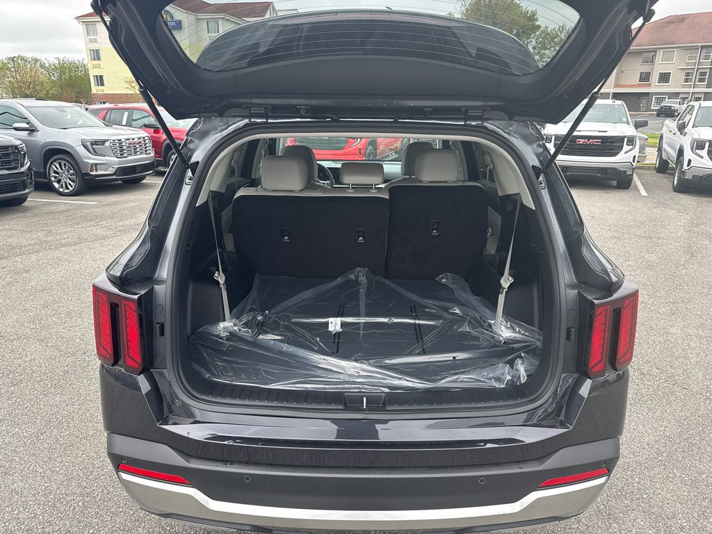 2025 Kia Sorento S photo 18