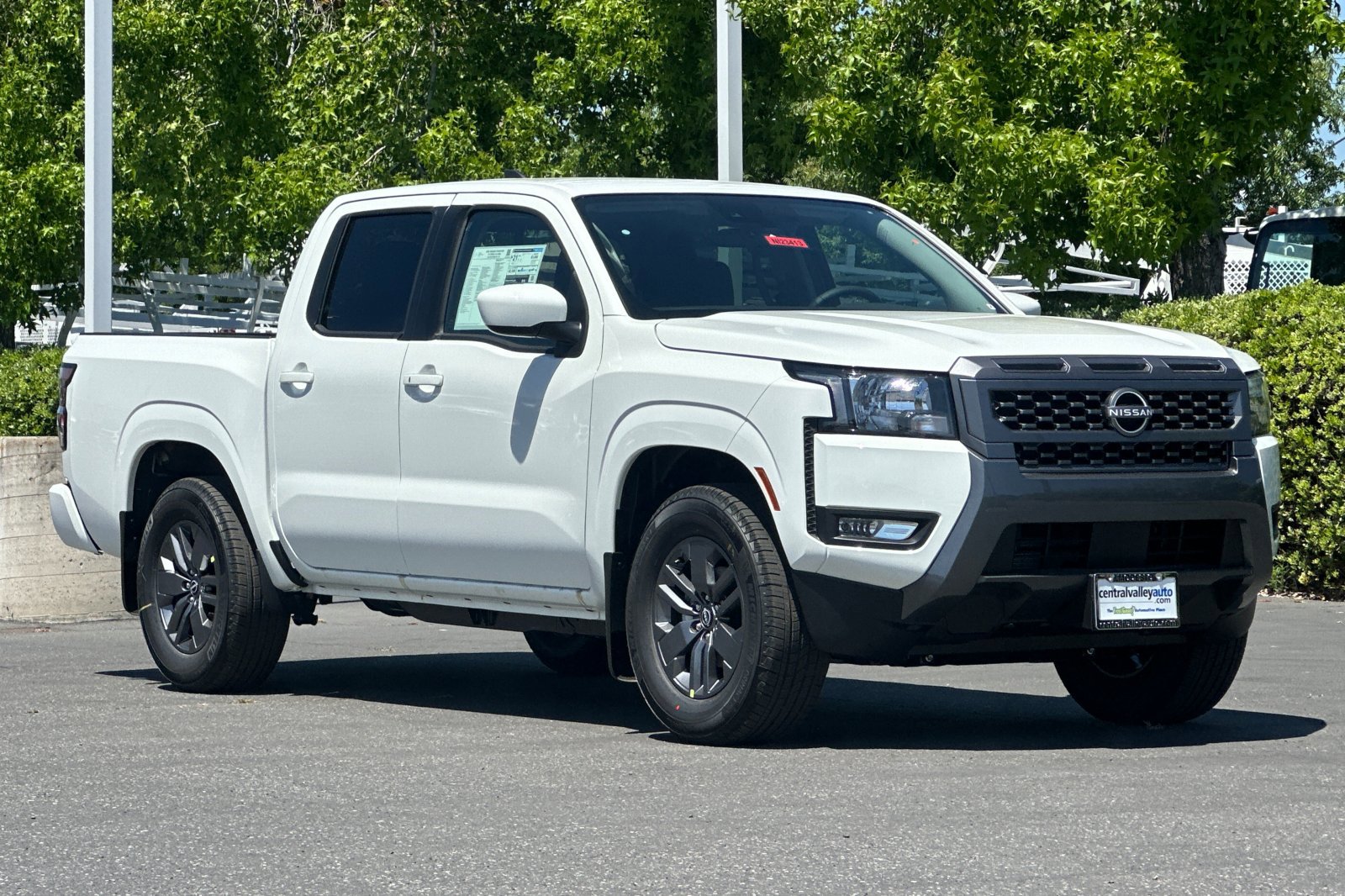 2025 Nissan Frontier SV photo 2