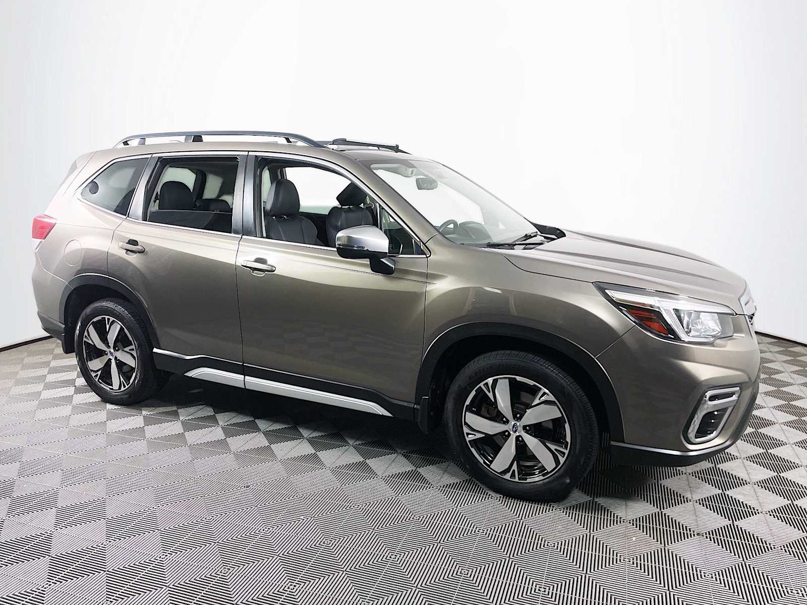2020 Subaru Forester Touring photo 3