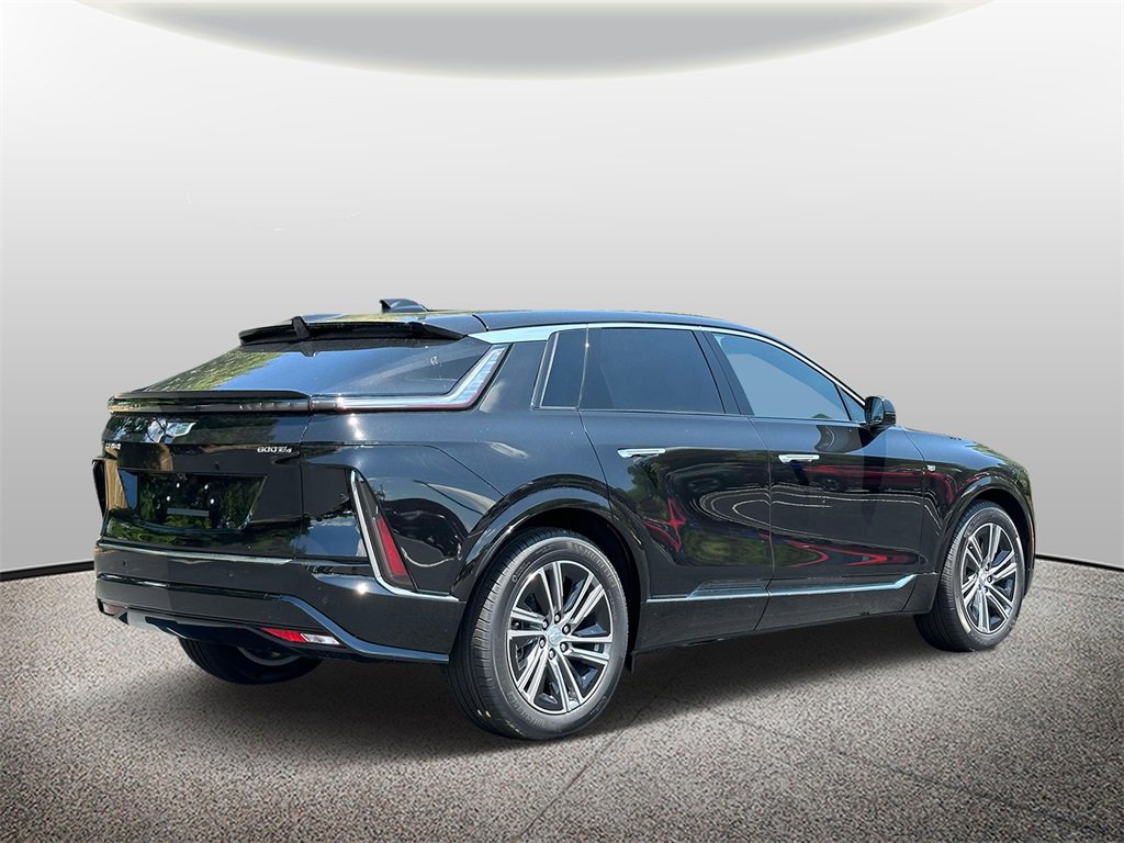 2024 Cadillac Lyriq Luxury photo 2