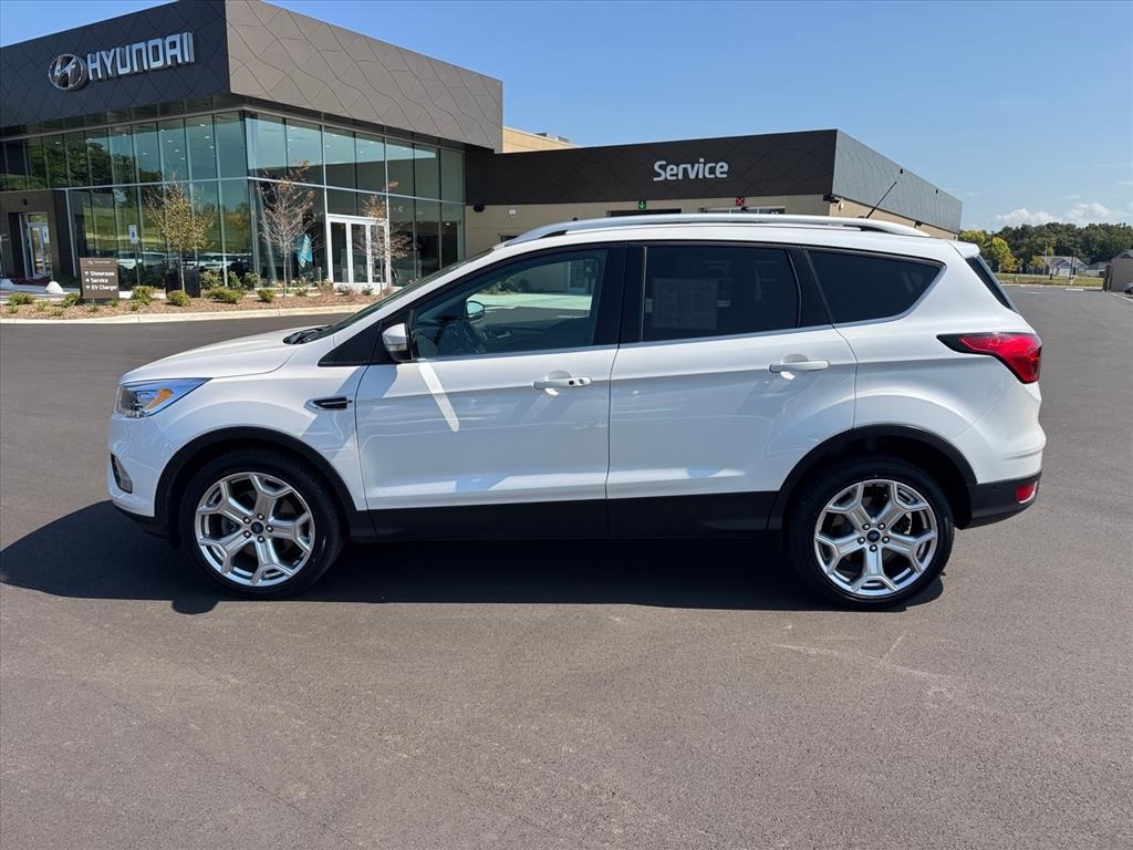 2019 Ford Escape Titanium photo 2