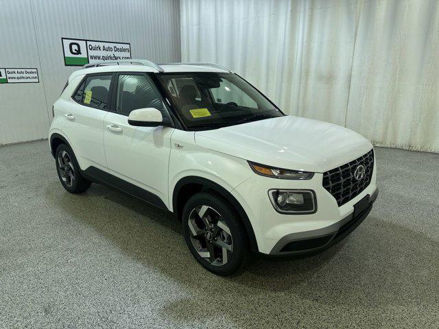 2025 Hyundai Venue SEL photo 2