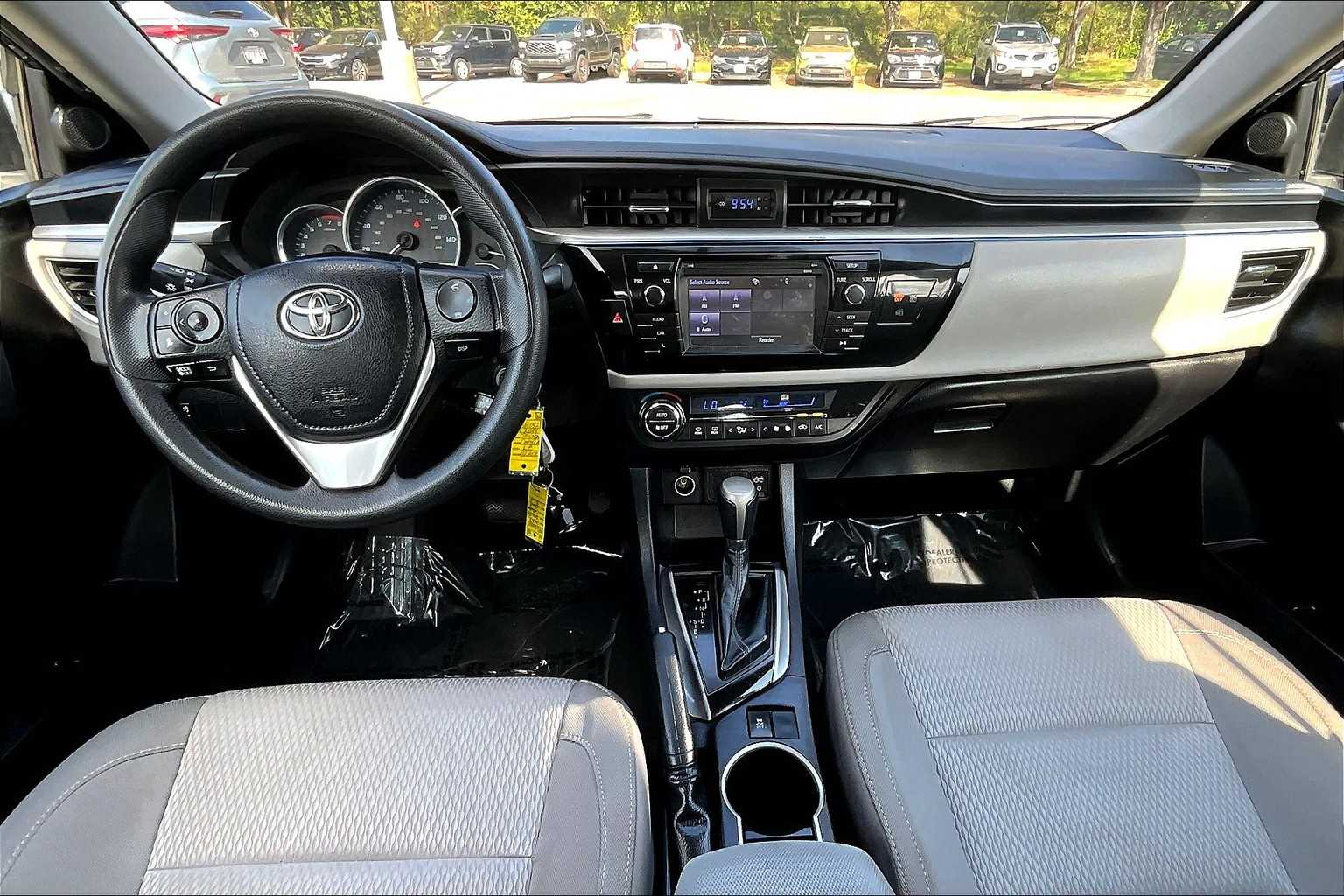 2014 Toyota Corolla LE photo 13