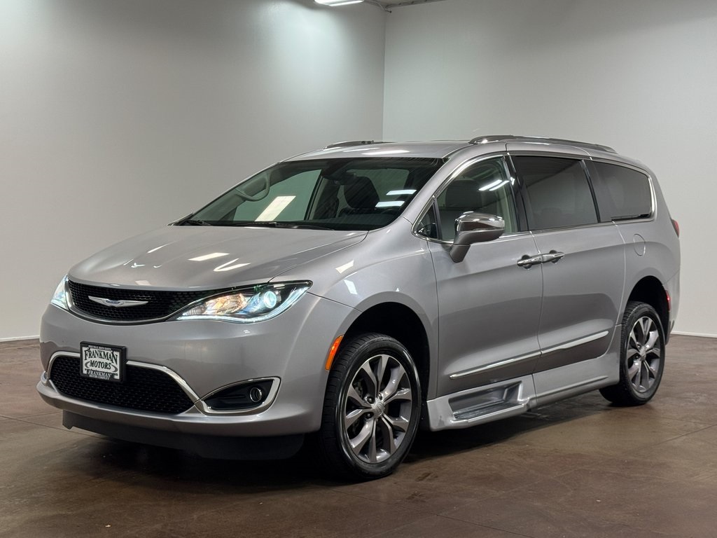 2018 Chrysler Pacifica Limited photo 5