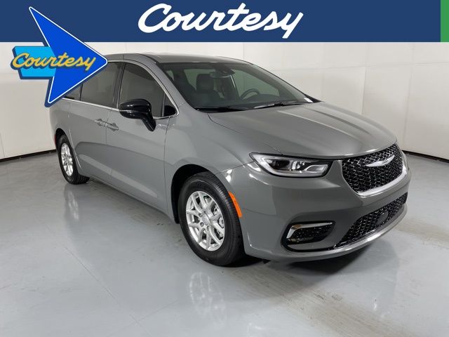 2025 Chrysler Pacifica Select's photo