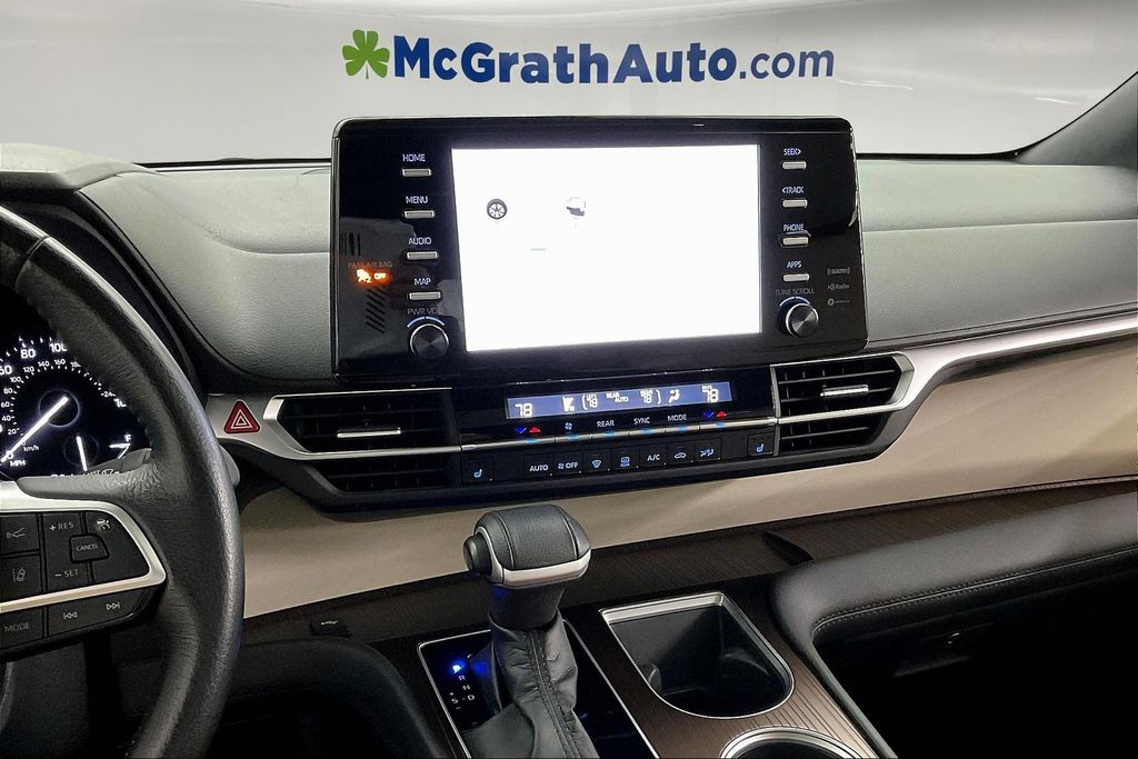 2023 Toyota Sienna XLE photo 7