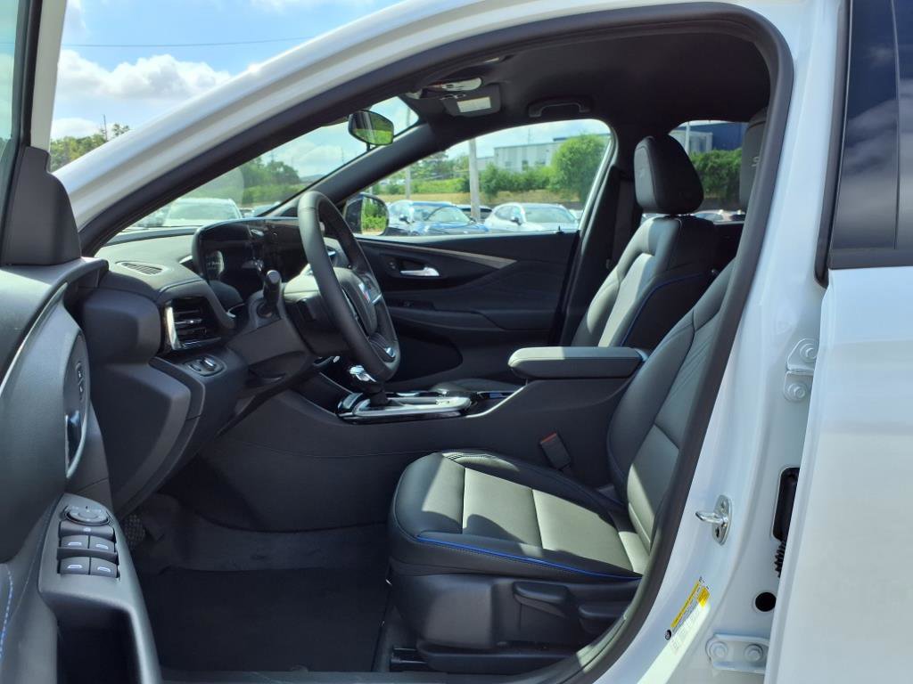 2025 Buick Envista ST photo 13
