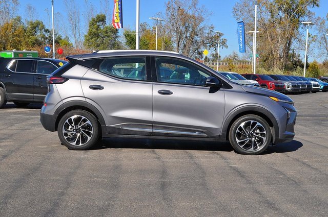 Used 2023 Chevrolet Bolt EUV Premier with VIN 1G1FZ6S00P4185646 for sale in Milan, MI