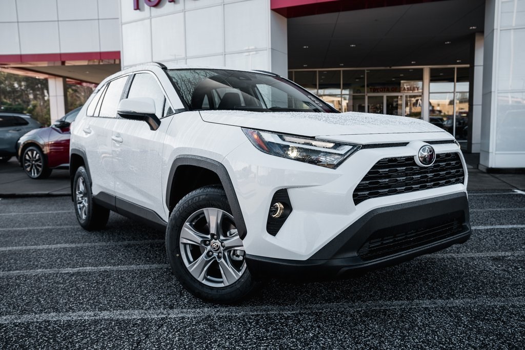 2025 Toyota RAV4 XLE's photo
