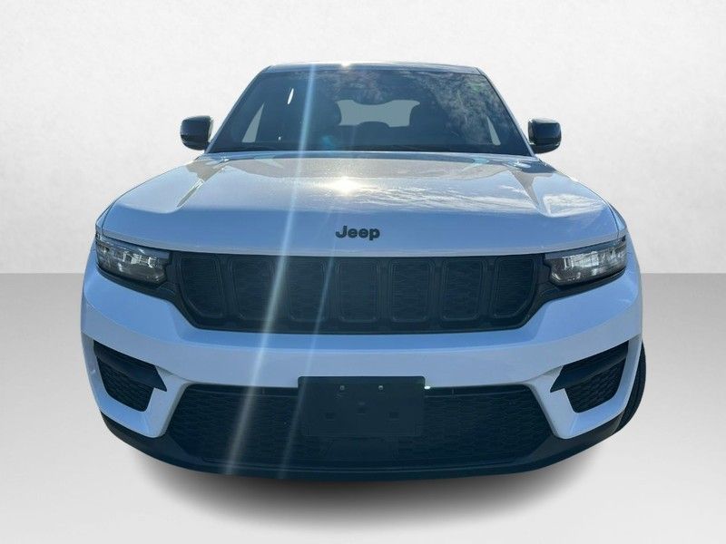 2023 Jeep Grand Cherokee Altitude photo 7
