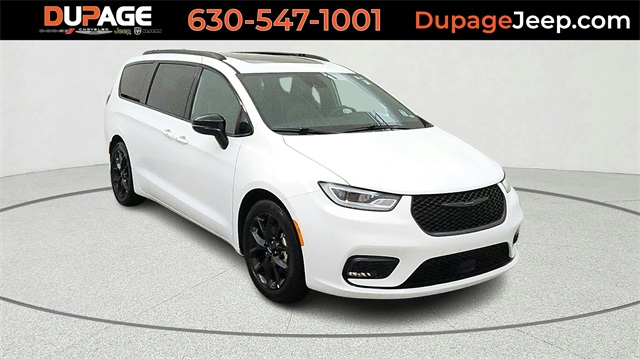 2025 Chrysler Pacifica Limited's photo