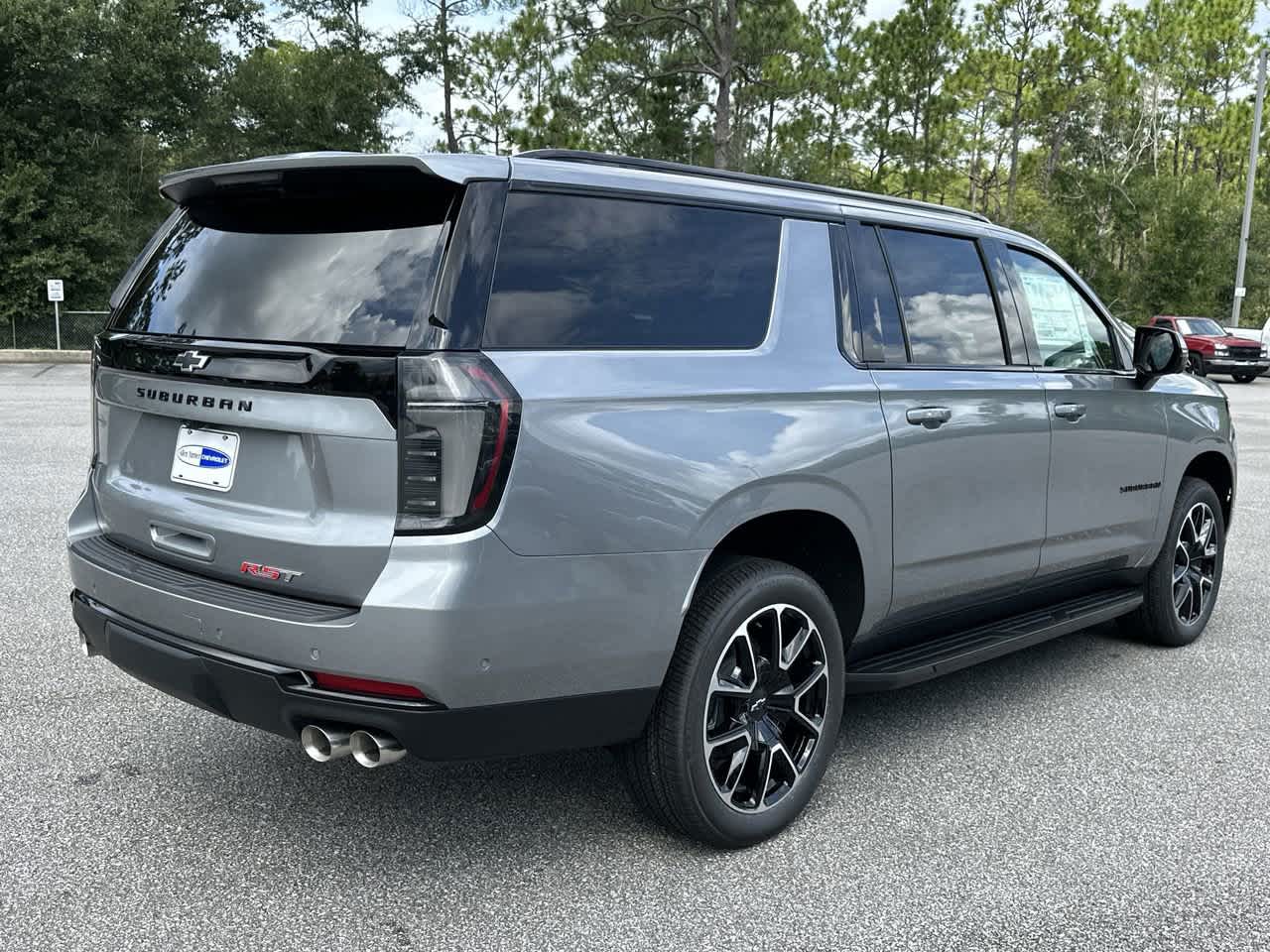 2025 Chevrolet Suburban RST photo 4