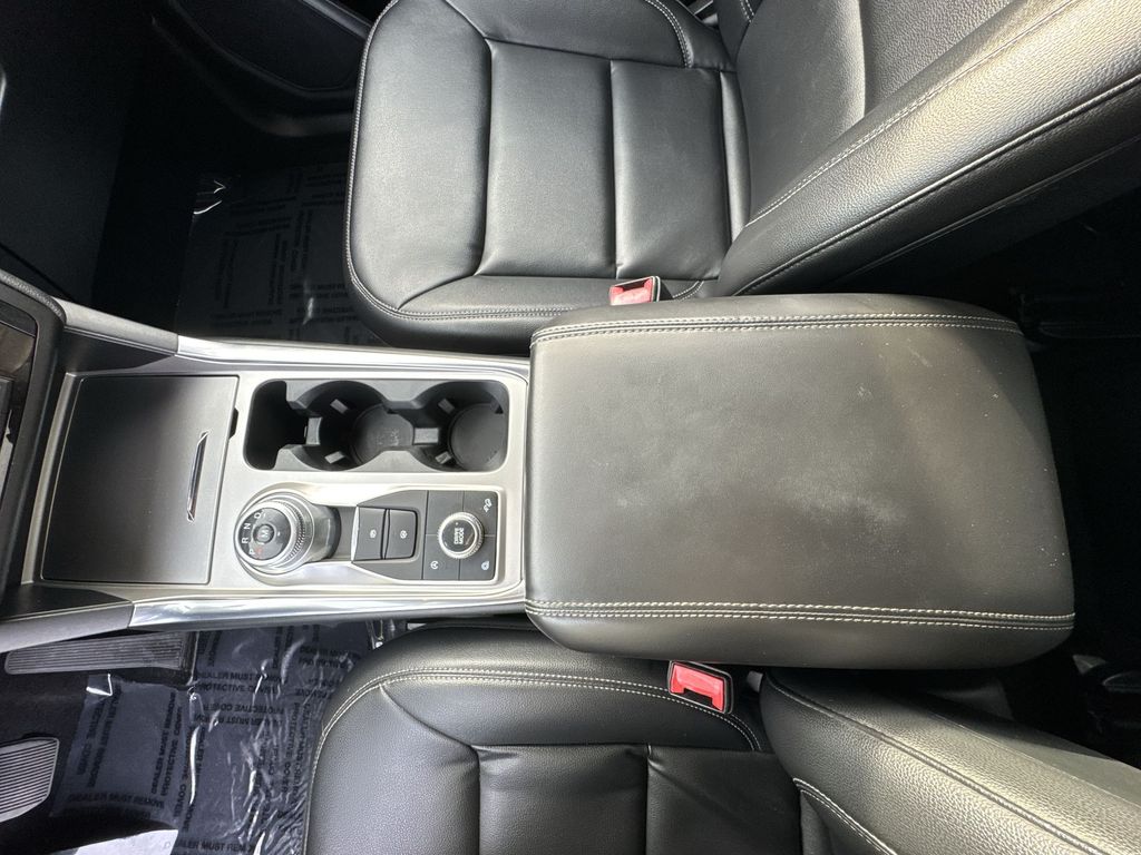 2020 Ford Explorer XLT photo 22