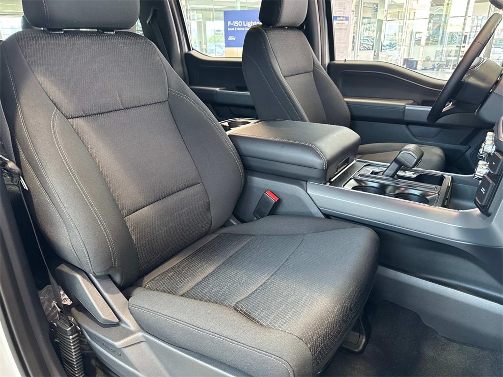 2025 Ford F-150 XLT photo 17
