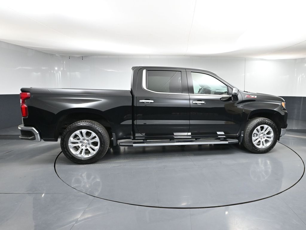 2024 Chevrolet Silverado 1500 LTZ photo 3