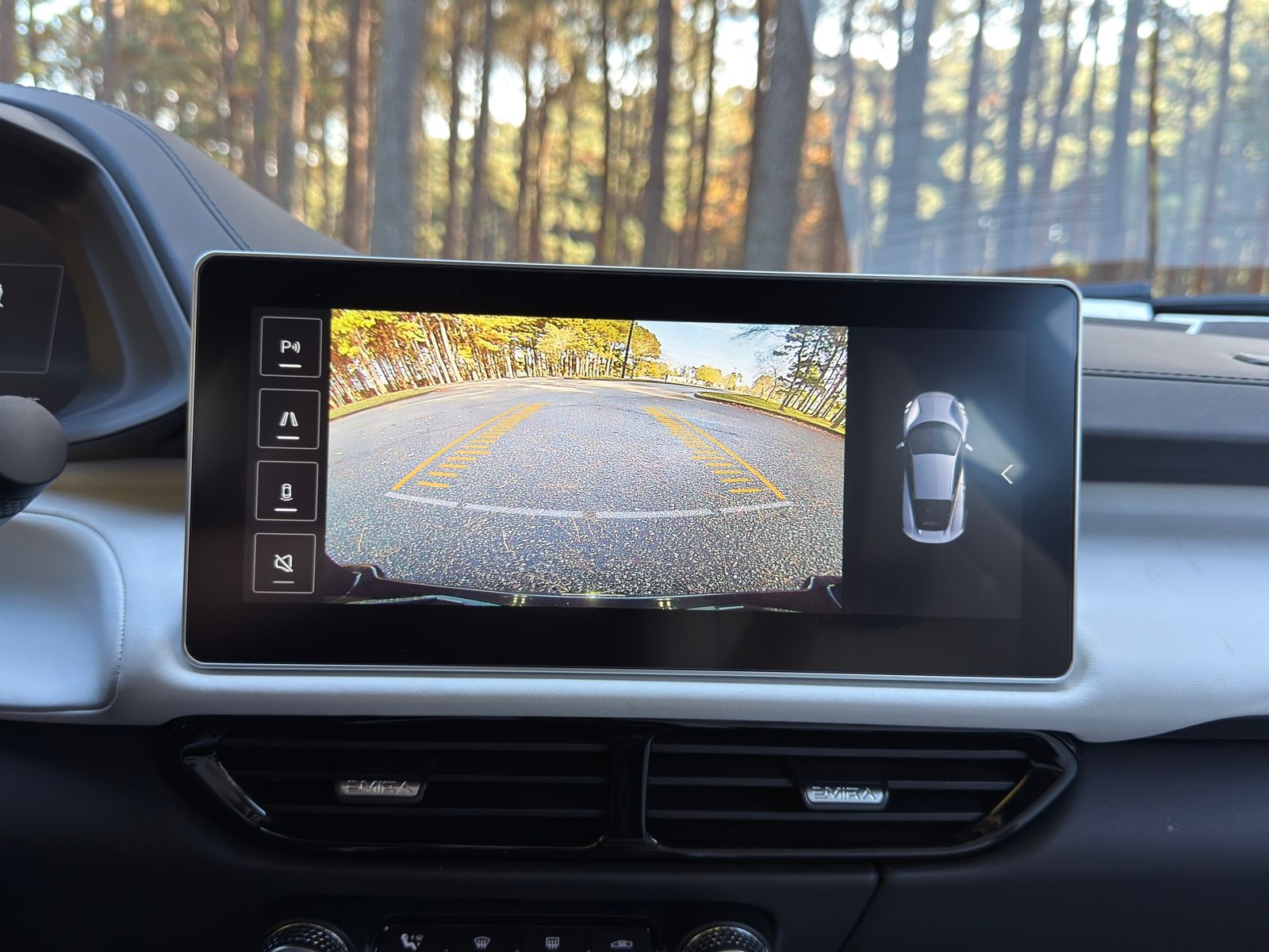 2025 Lotus Emira Base photo 2