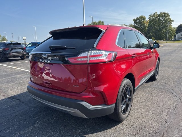 2021 Ford Edge SEL photo 2