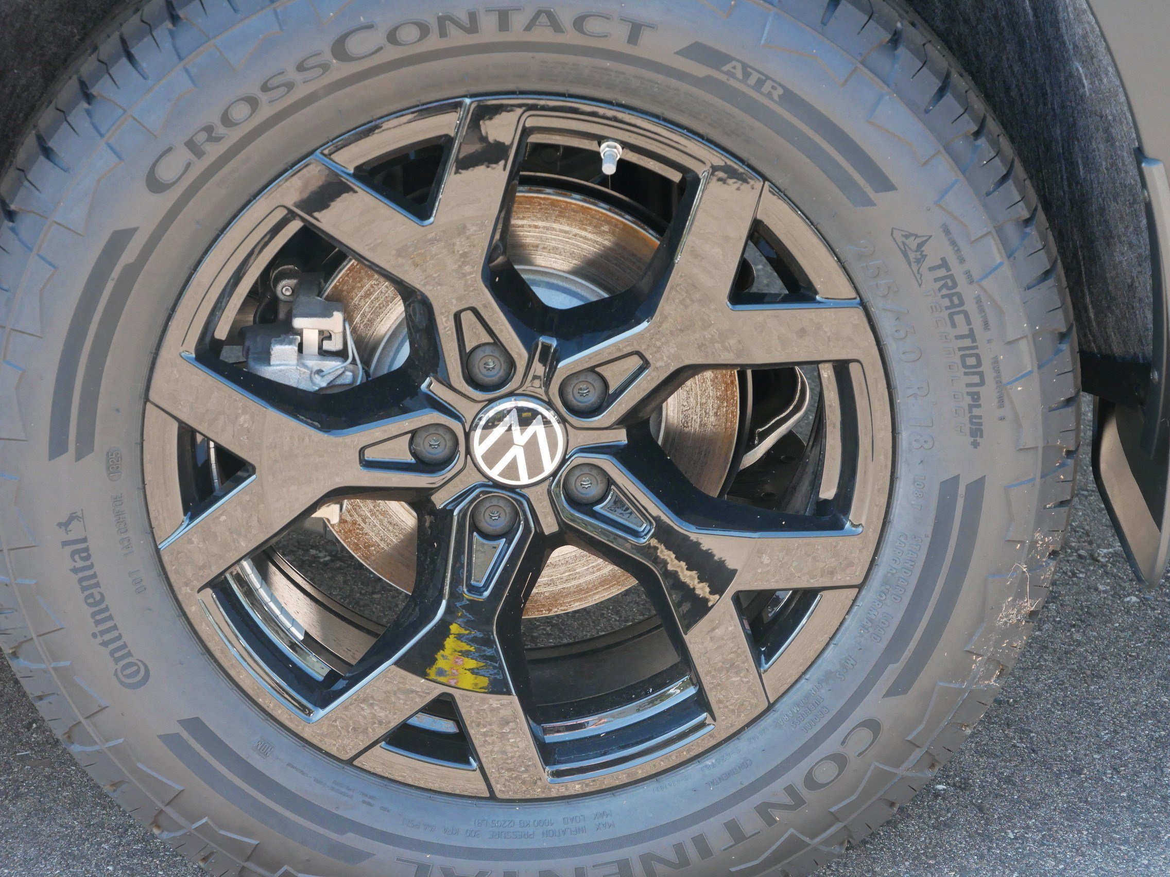2025 Volkswagen Atlas Peak Edition SE photo 2