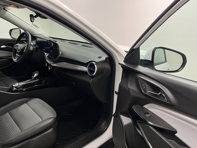 2025 Chevrolet Trax LT photo 19