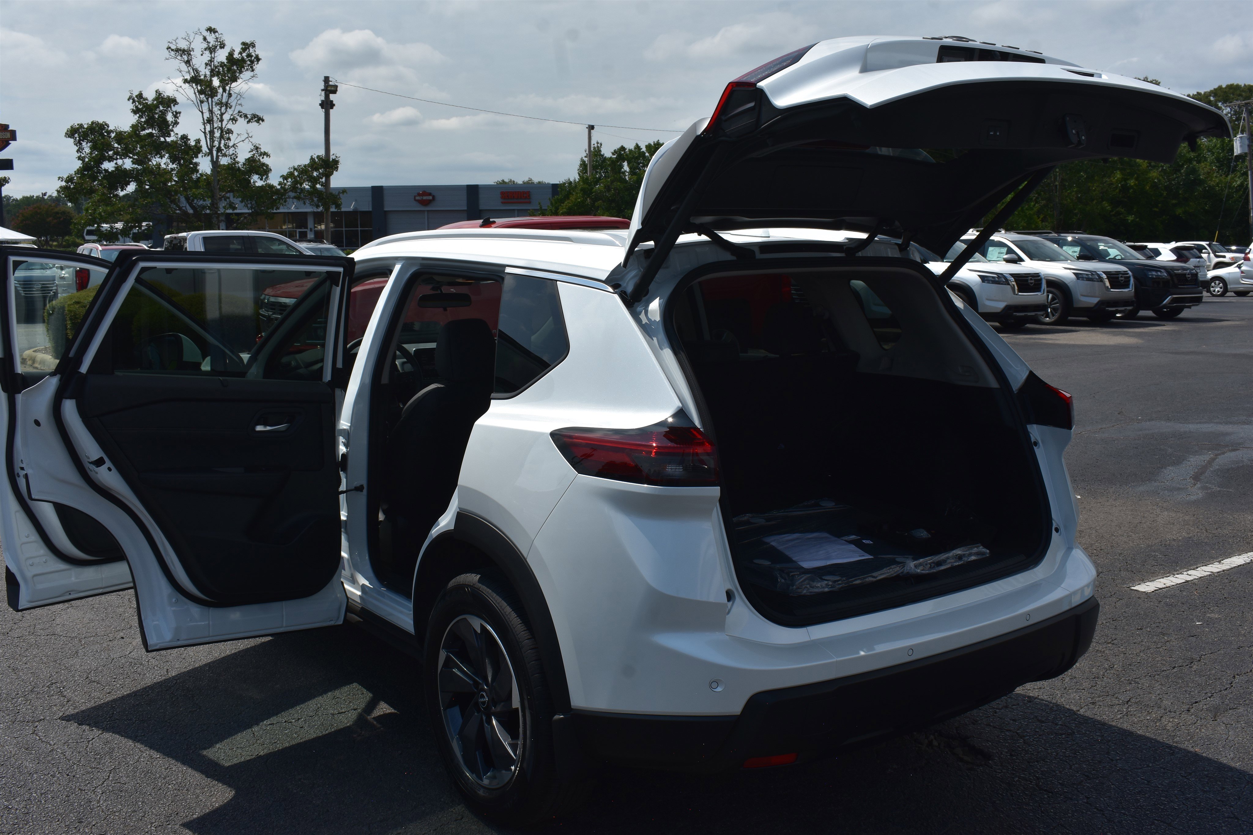 2026 Nissan Rogue SV photo 5