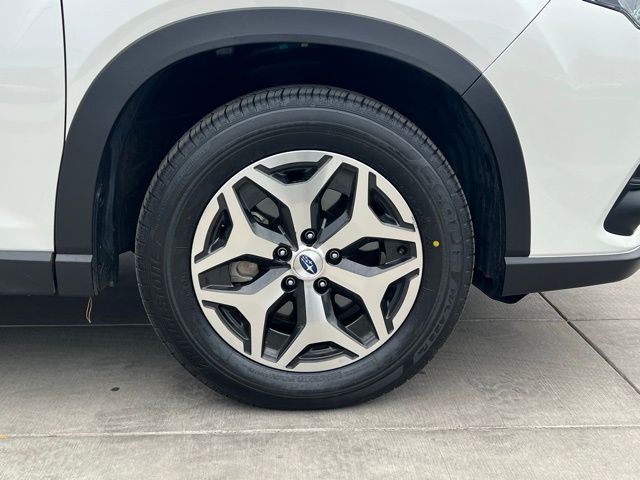 2023 Subaru Forester Premium photo 6