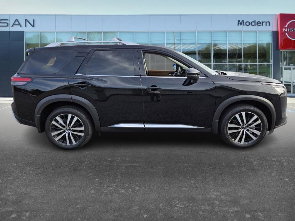 2025 Nissan Pathfinder Platinum photo 4