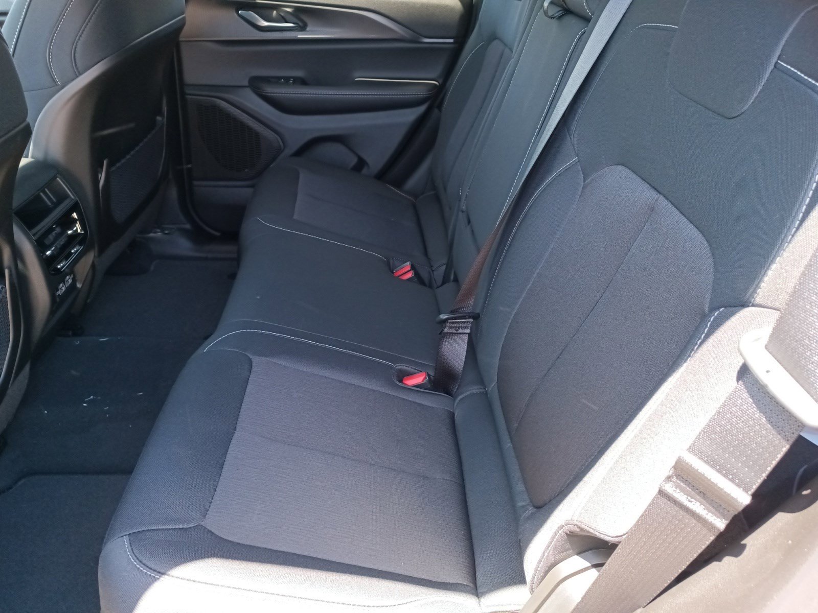 2025 Jeep Grand Cherokee Laredo X photo 19