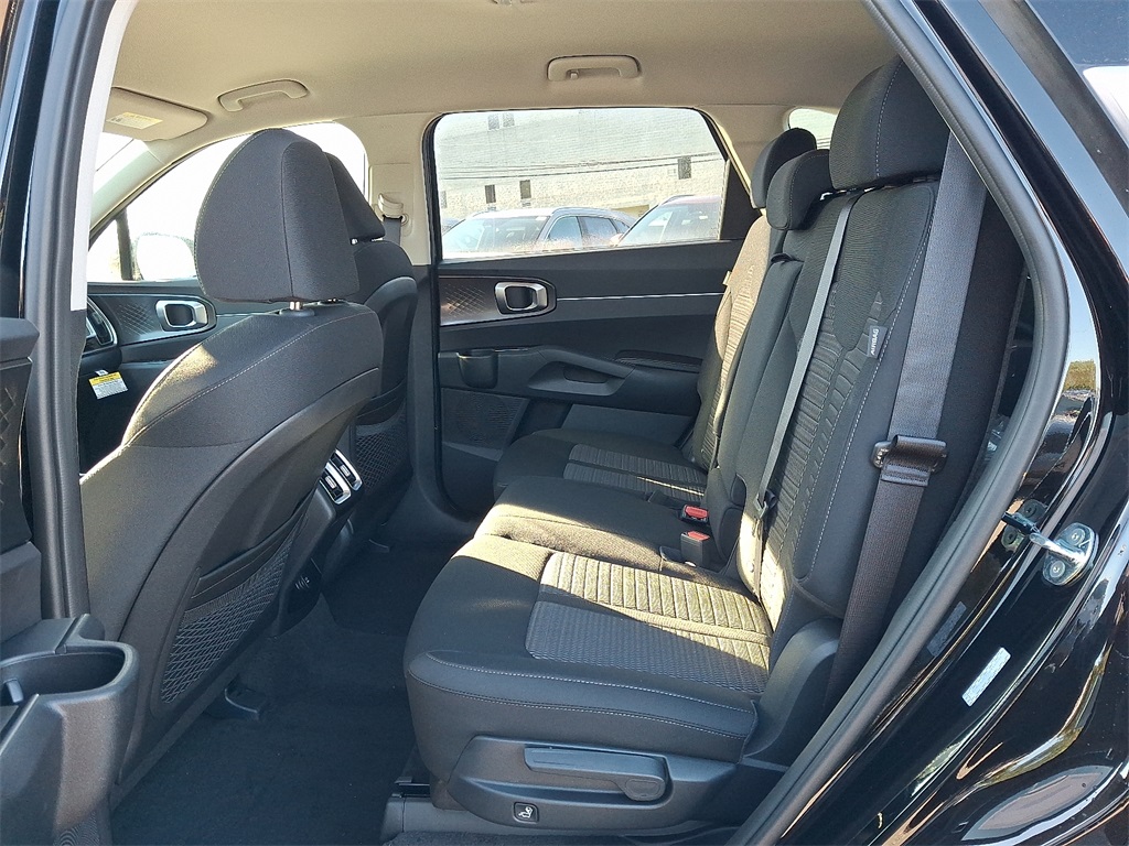 2026 Kia Sorento LX photo 4