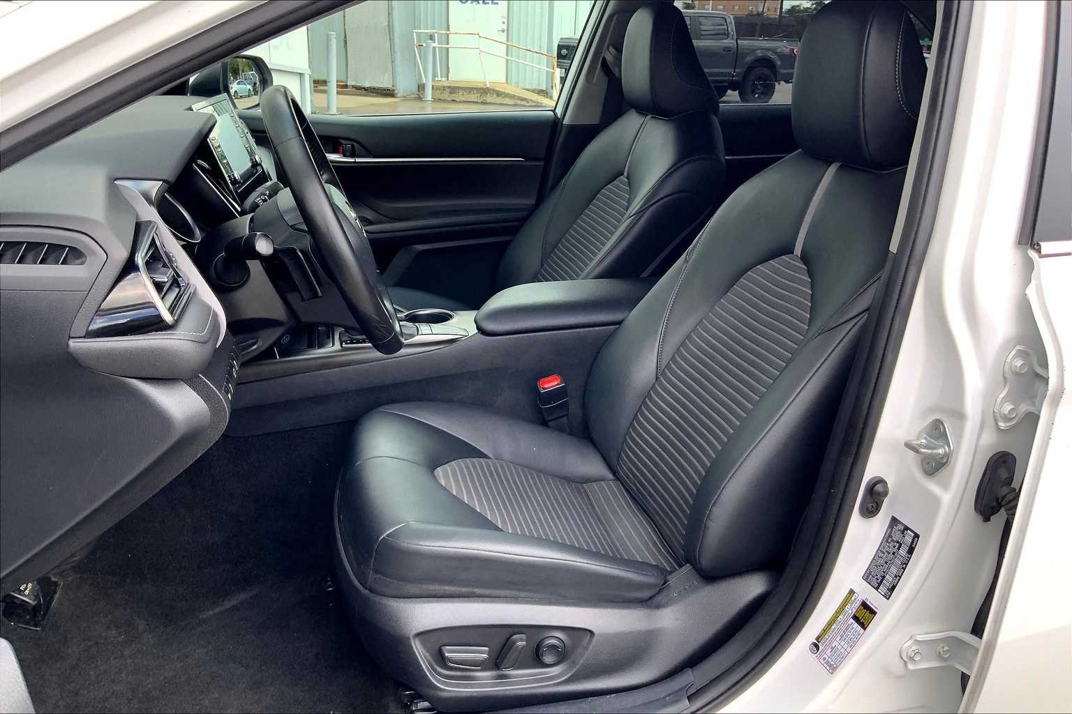 2022 Toyota Camry SE photo 6