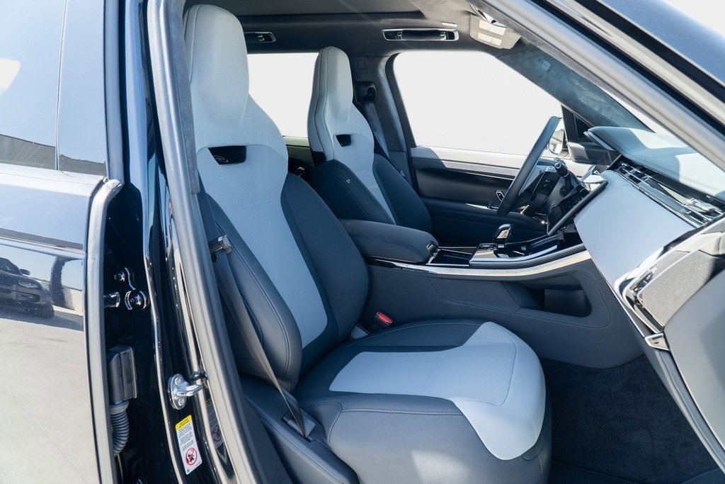 2025 Land Rover Range Rover Sport photo 19