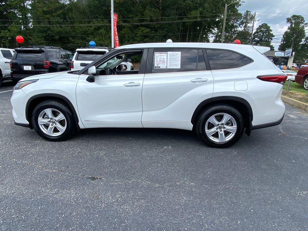 2023 Toyota Highlander Hybrid LE photo 3