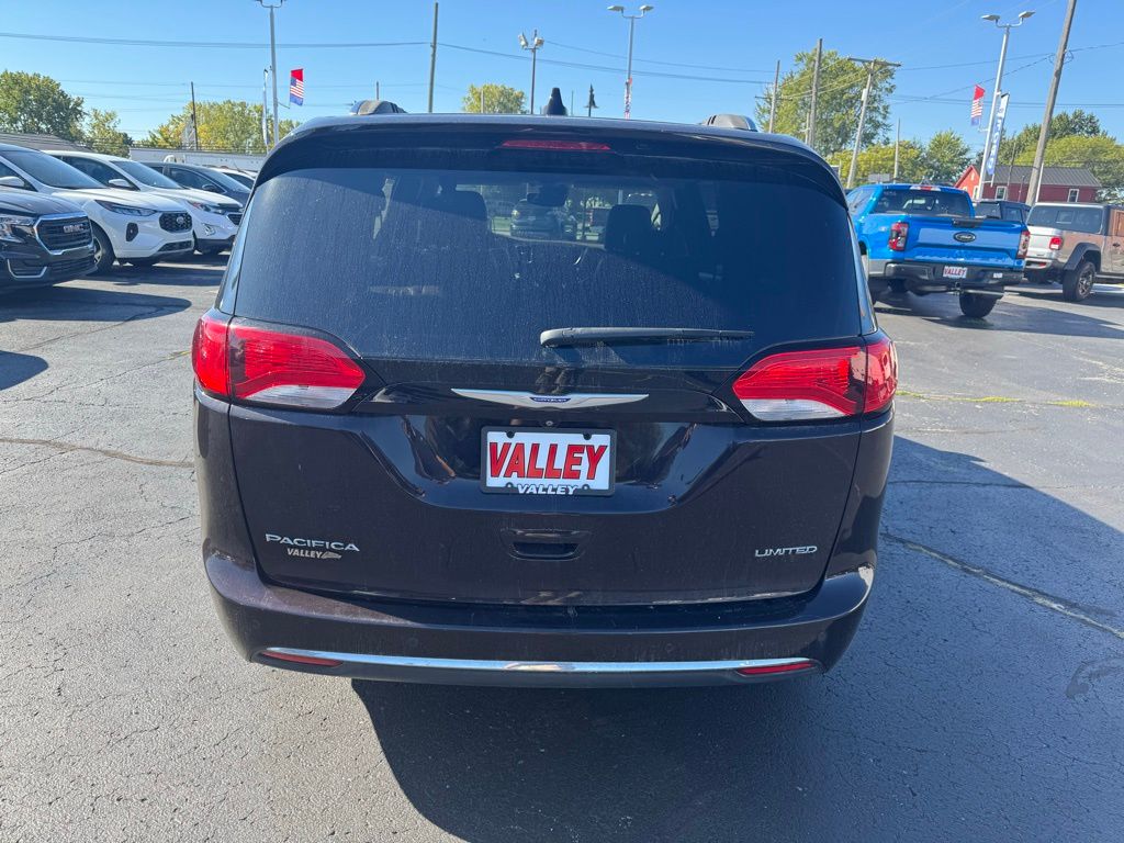 2018 Chrysler Pacifica Limited photo 3