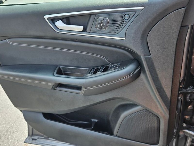 2024 Ford Edge Titanium photo 26