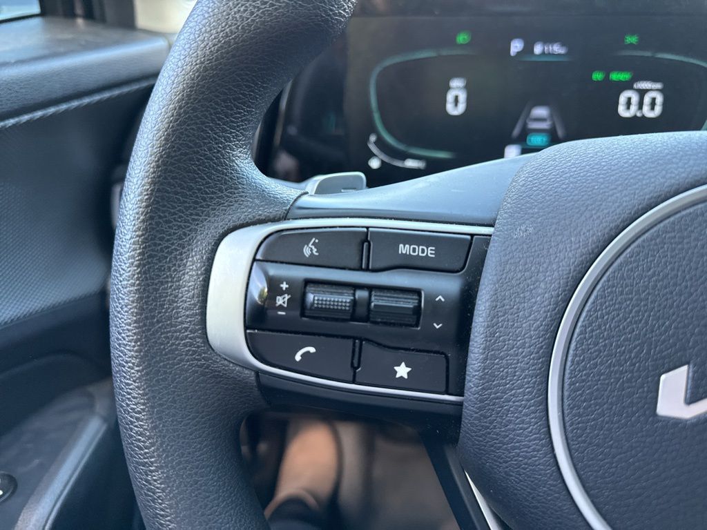 2023 Kia Sportage Hybrid LX photo 11