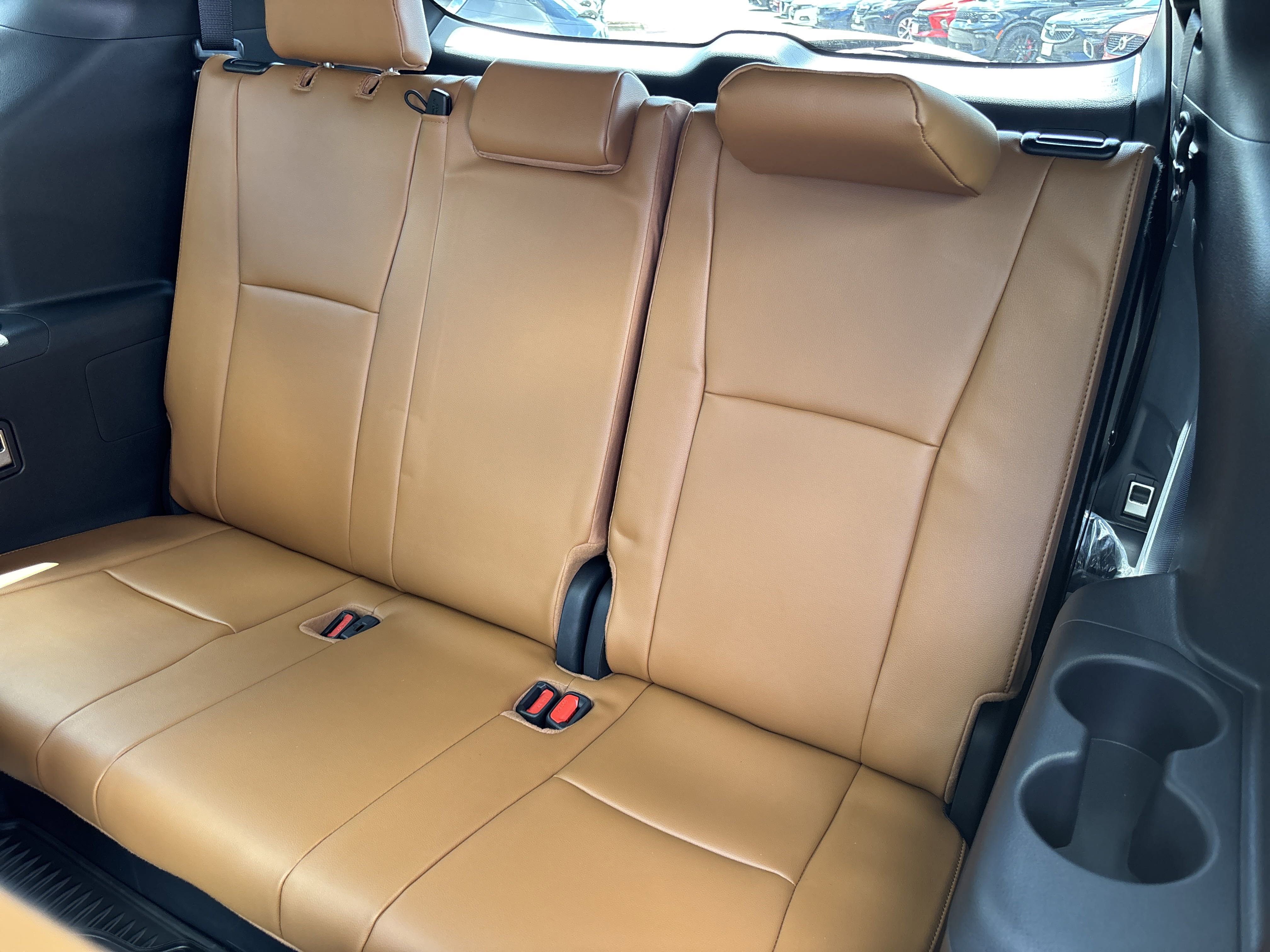 2025 Toyota Highlander Platinum photo 2