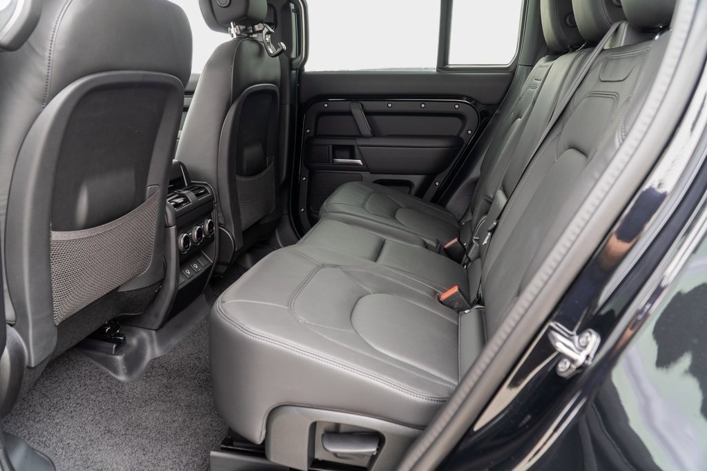 2025 Land Rover Defender 130 X-Dynamic SE photo 21
