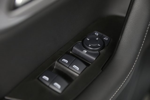 2025 Chevrolet Blazer 2LT photo 2
