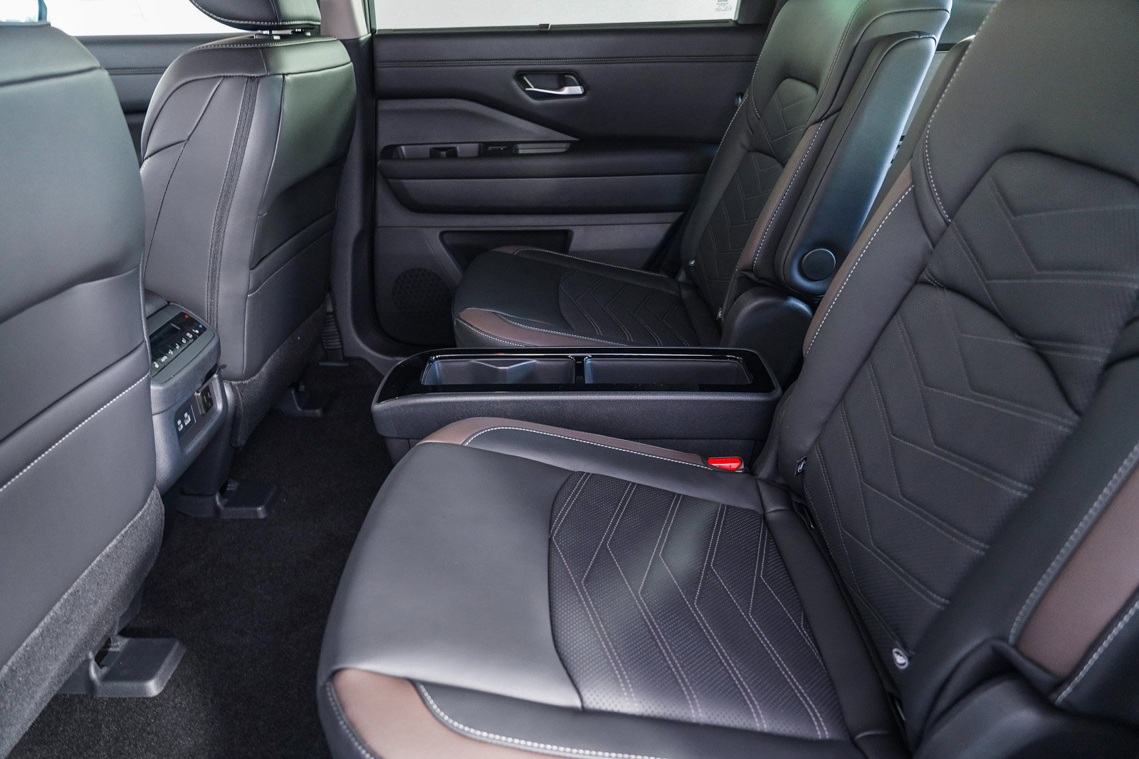 2025 Nissan Pathfinder Platinum photo 21