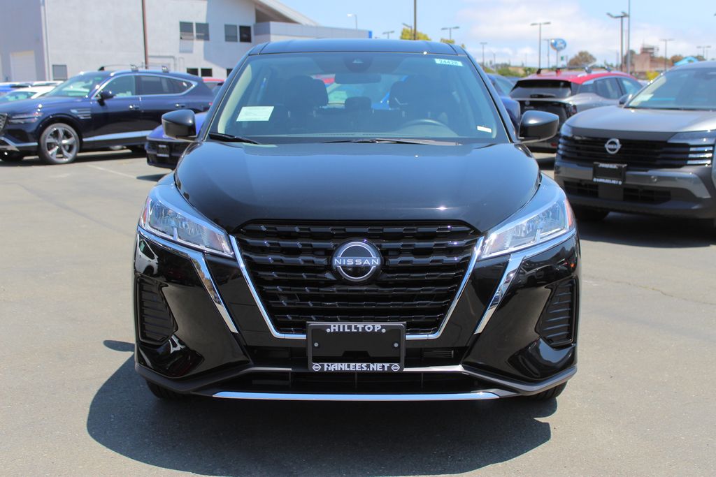 2025 Nissan Kicks Play S photo 2