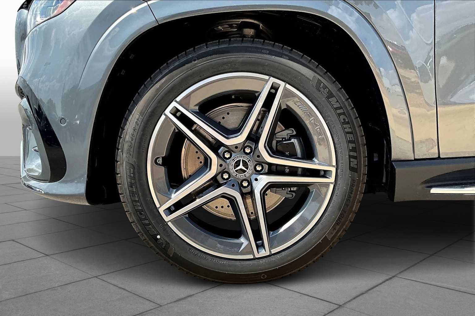 2026 Mercedes Benz GLS 450 4MATIC photo 21