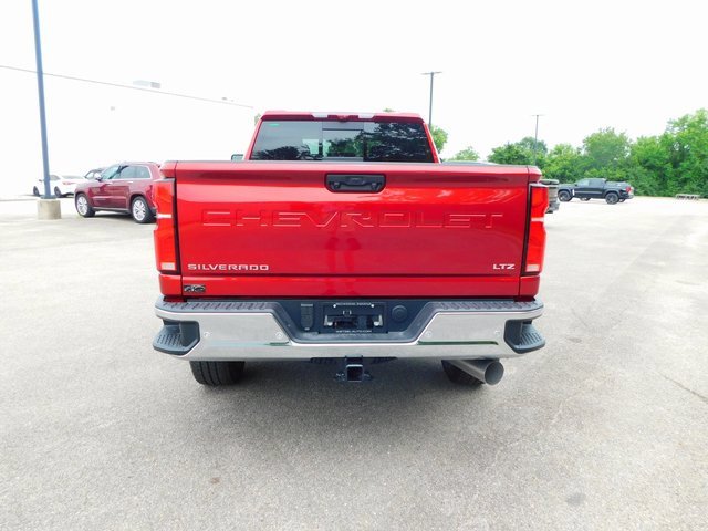 2025 Chevrolet Silverado 3500HD LTZ photo 4