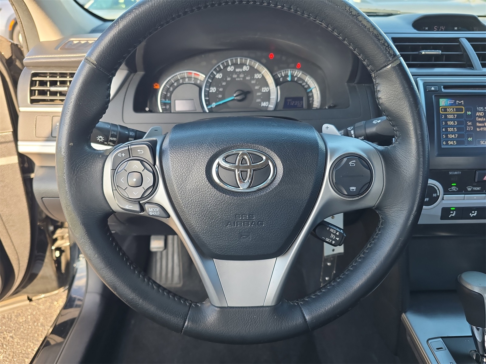 2013 Toyota Camry SE photo 19