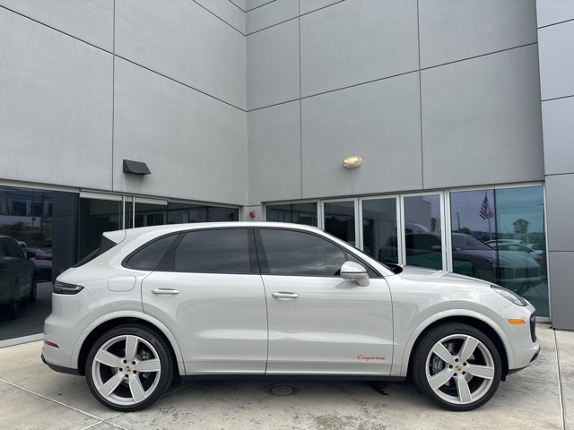 2022 Porsche Cayenne Platinum Edition photo 8