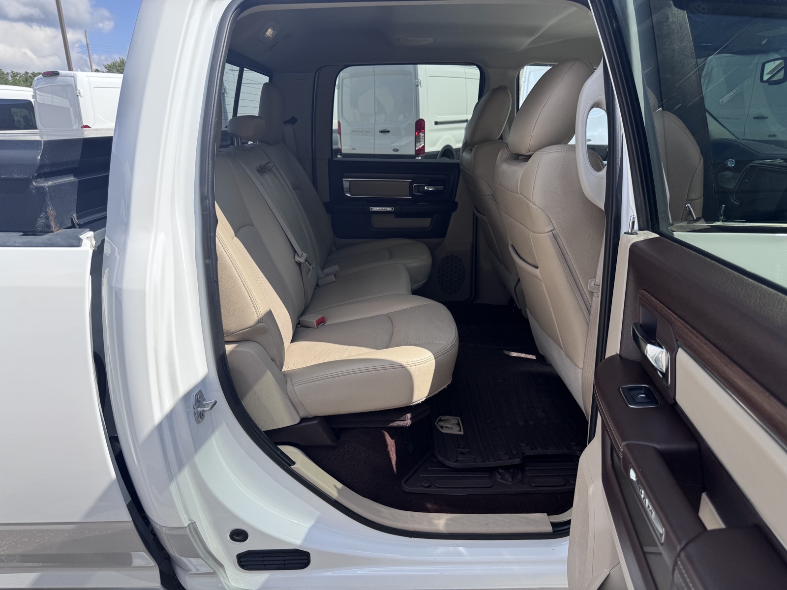 2017 Ram 3500 Laramie photo 17