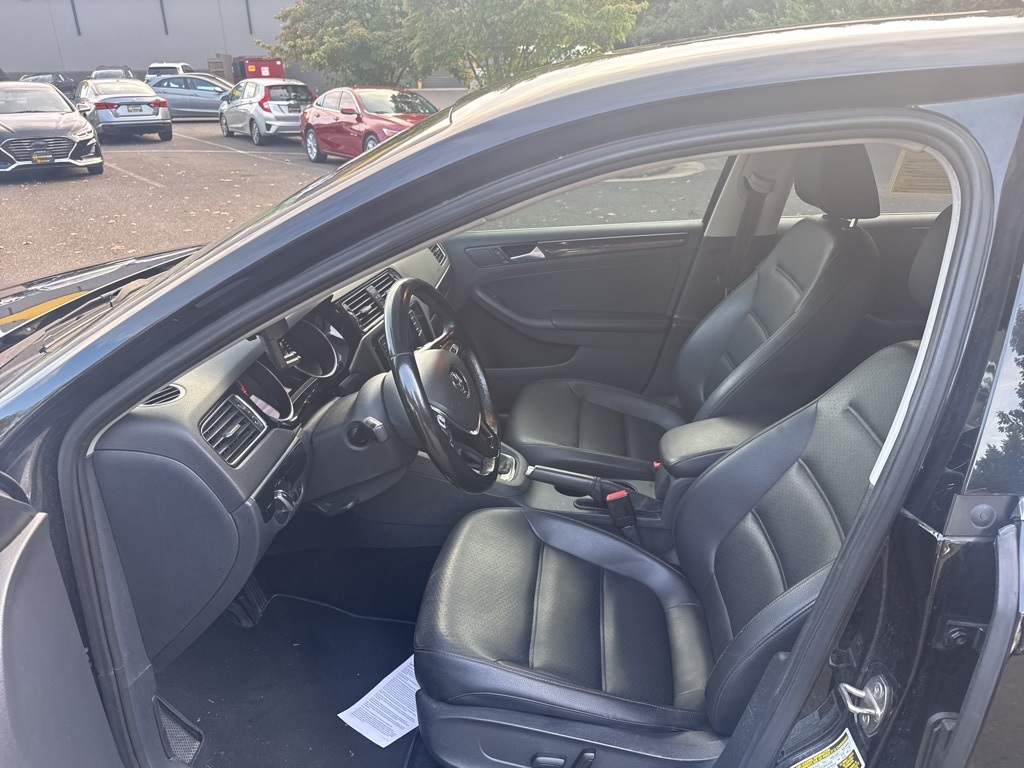 2017 Volkswagen Jetta 1.8T SEL photo 9